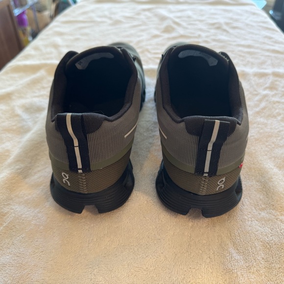 On Running Men's Green and Black Sneakers - Picture 5 of 7